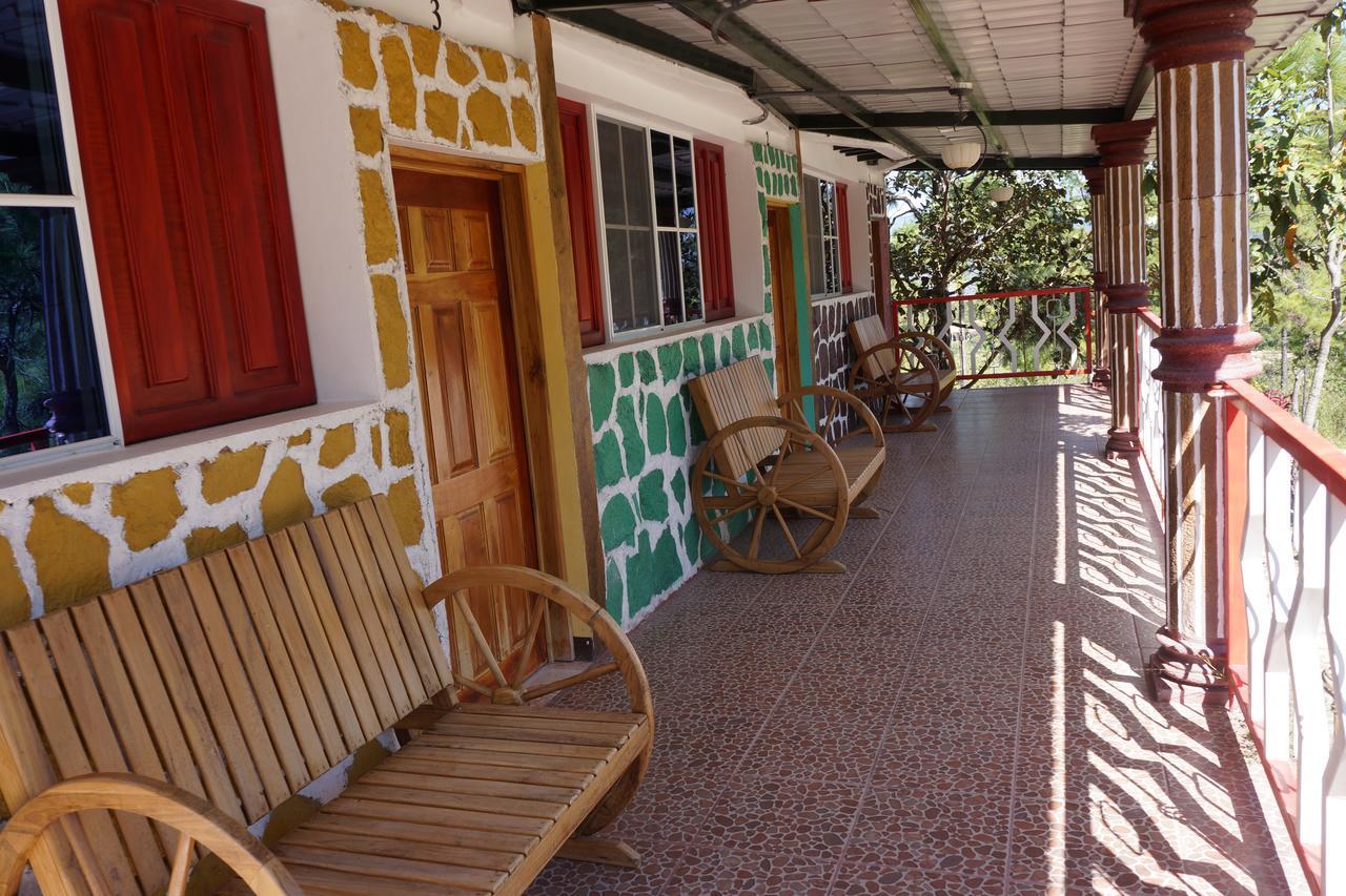 Hotel Y Restaurante Las Margaritas Perquín Exterior photo